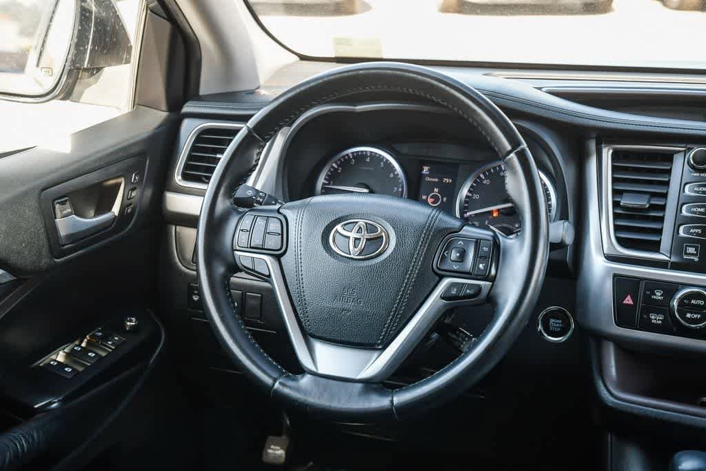 Thumbnail: 2019 Toyota Highlander - 12