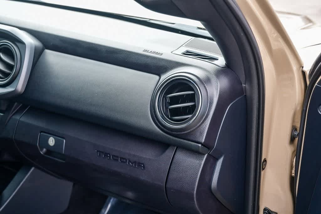 Thumbnail: 2019 Toyota Tacoma - 14