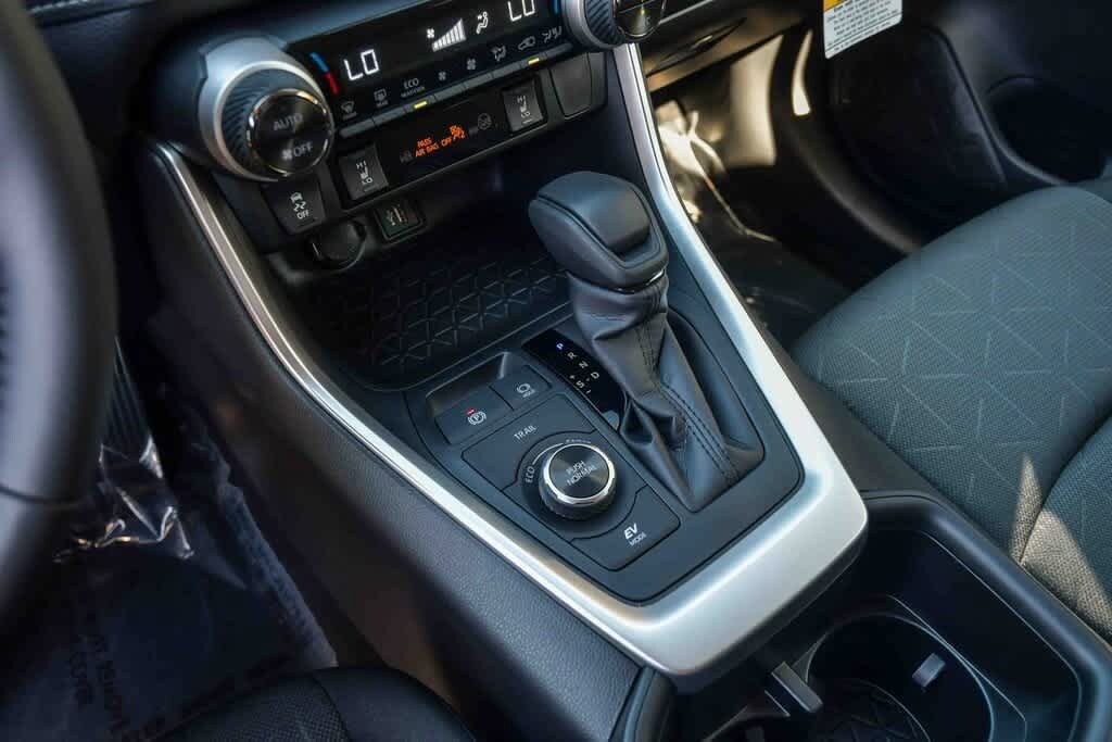 Thumbnail: 2025 Toyota RAV4 - 21