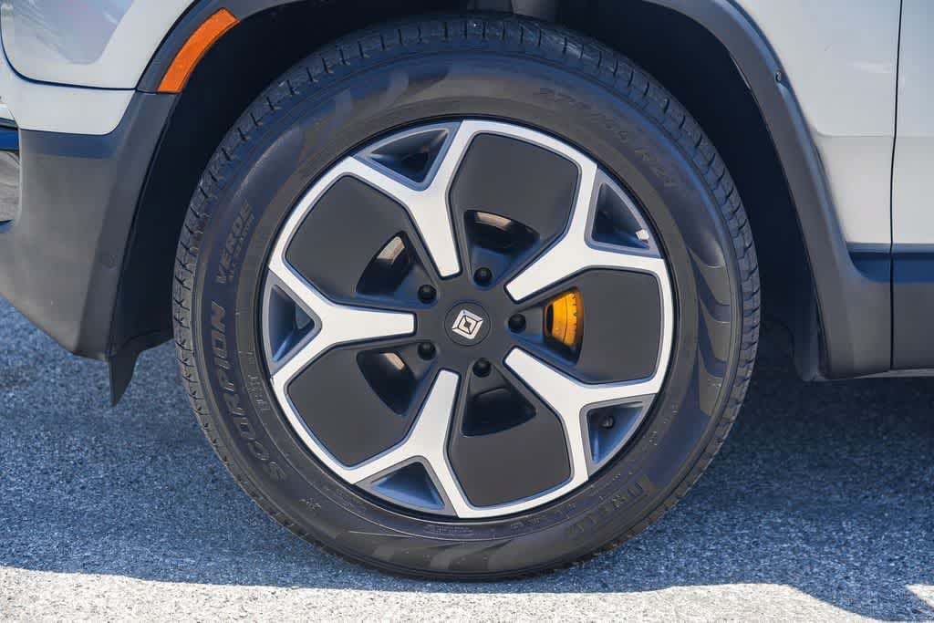 Thumbnail: 2023 Rivian R1T - 11