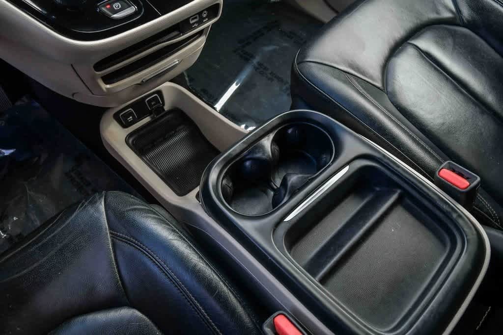 Thumbnail: 2017 Chrysler Pacifica - 24