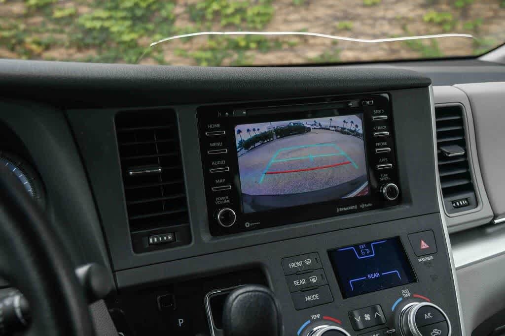Thumbnail: 2020 Toyota Sienna - 21