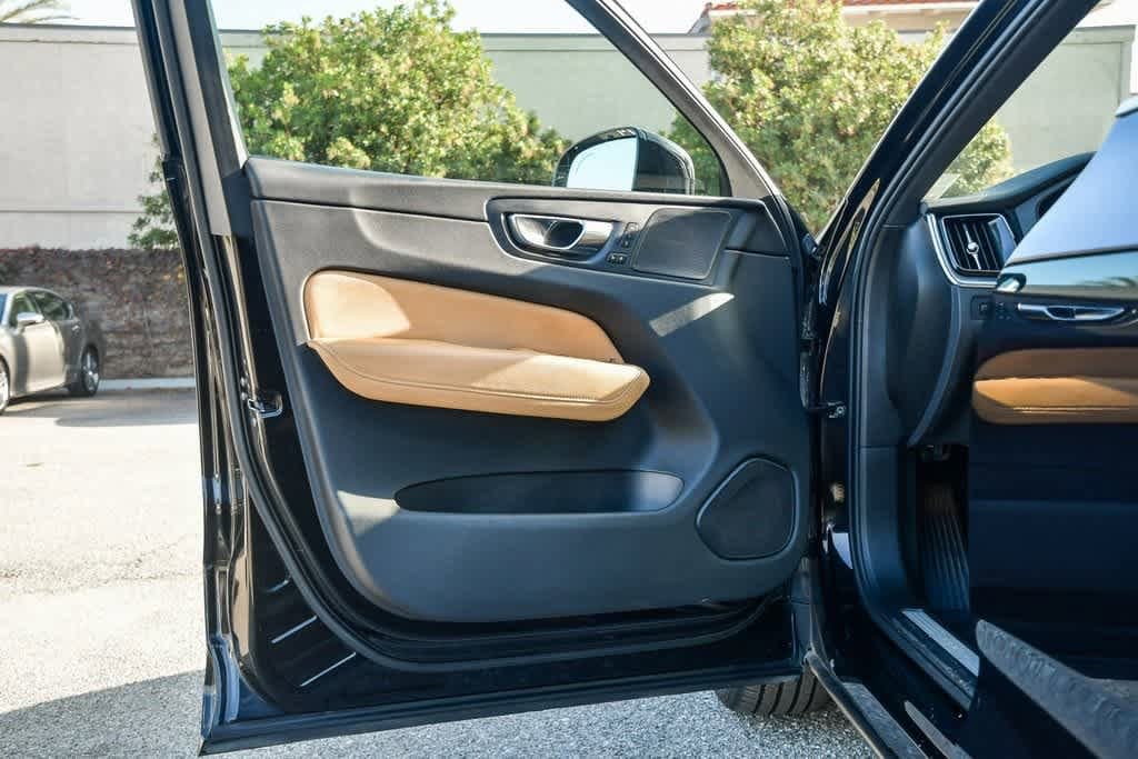 Thumbnail: 2019 Volvo XC60 - 20