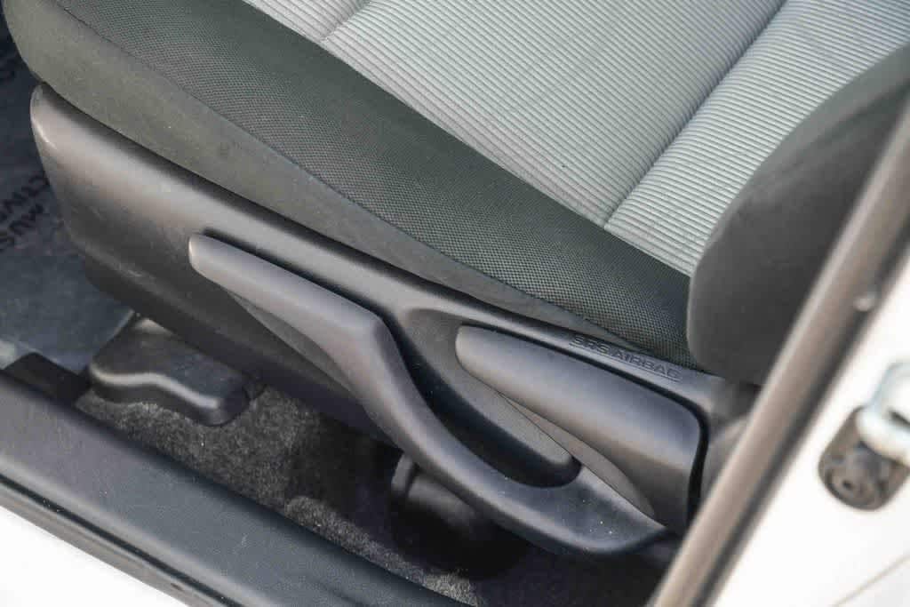 Thumbnail: 2013 Toyota Prius c - 26