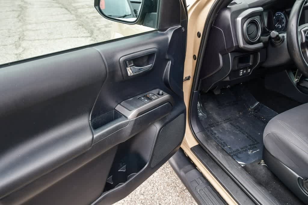 Thumbnail: 2019 Toyota Tacoma - 22