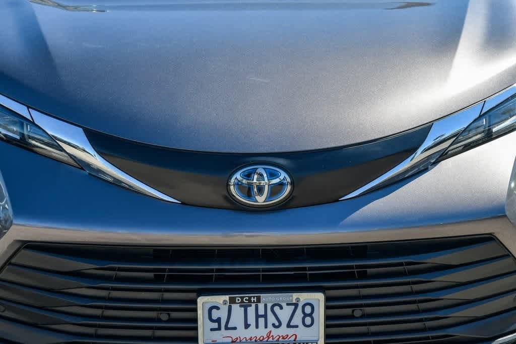 Thumbnail: 2022 Toyota Sienna - 4