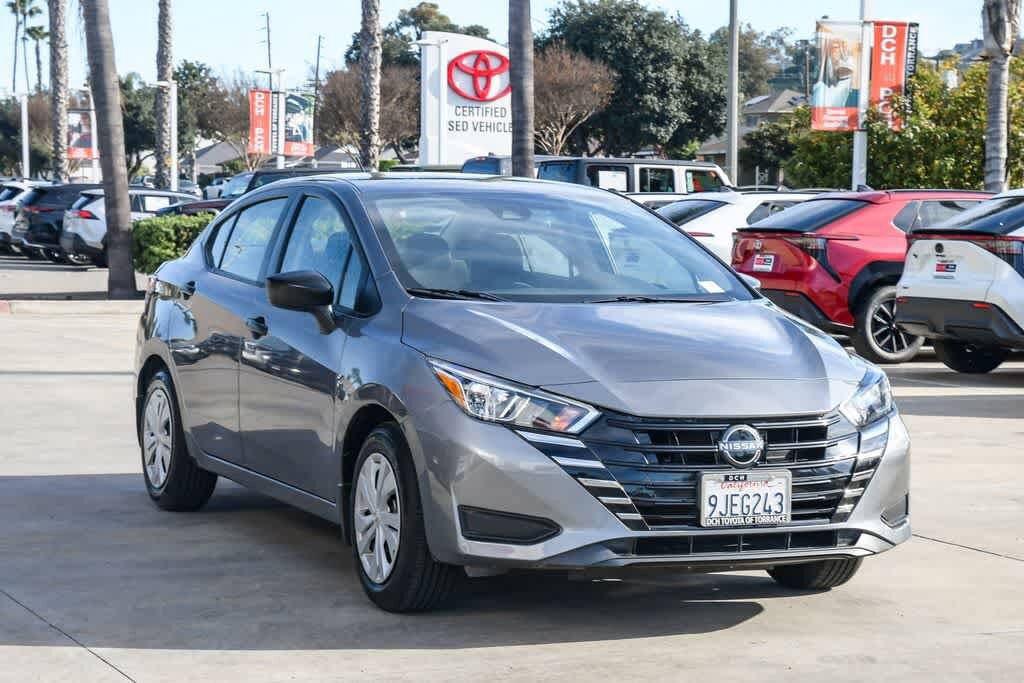 2023 Nissan Versa 1.6 S photo 2