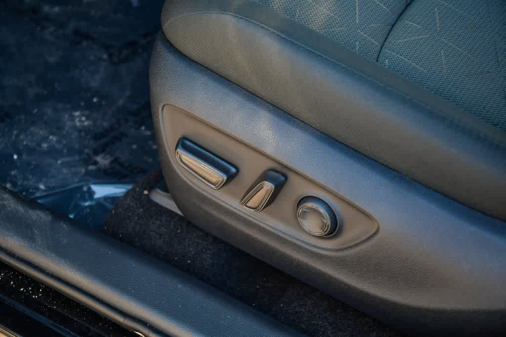 Thumbnail: 2025 Toyota RAV4 - 20