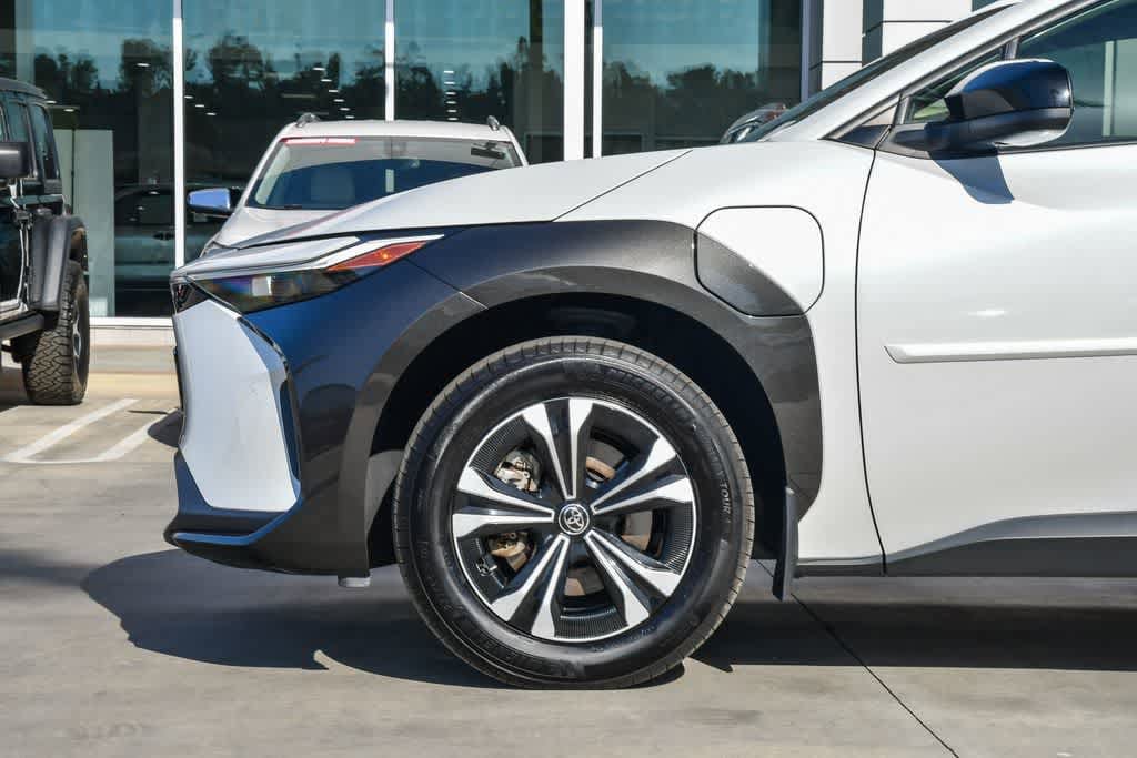 Thumbnail: 2023 Toyota bZ4X - 10