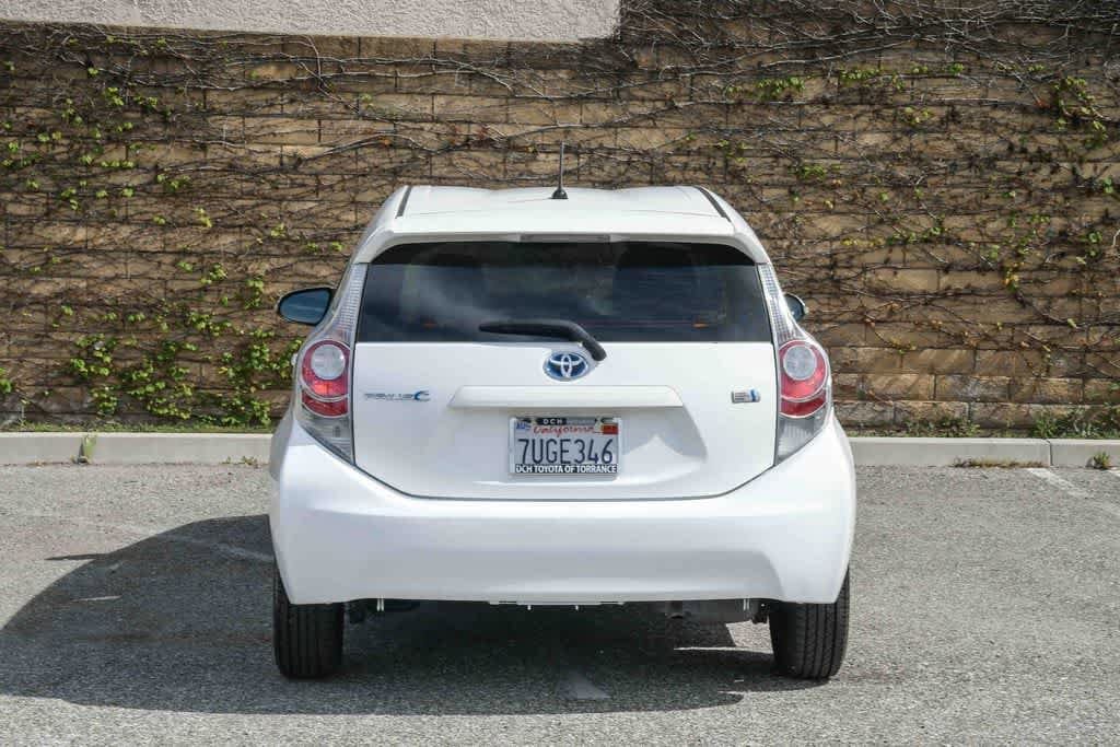 Thumbnail: 2013 Toyota Prius c - 8