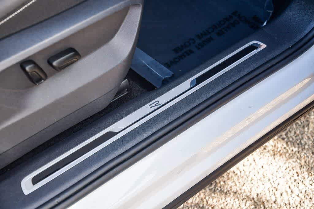 Thumbnail: 2022 Volkswagen Tiguan - 16