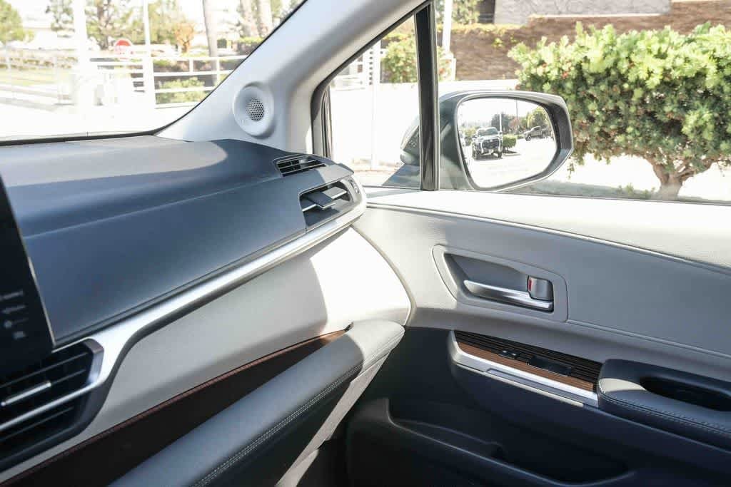 Thumbnail: 2022 Toyota Sienna - 24