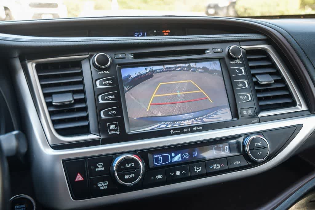 Thumbnail: 2019 Toyota Highlander - 22