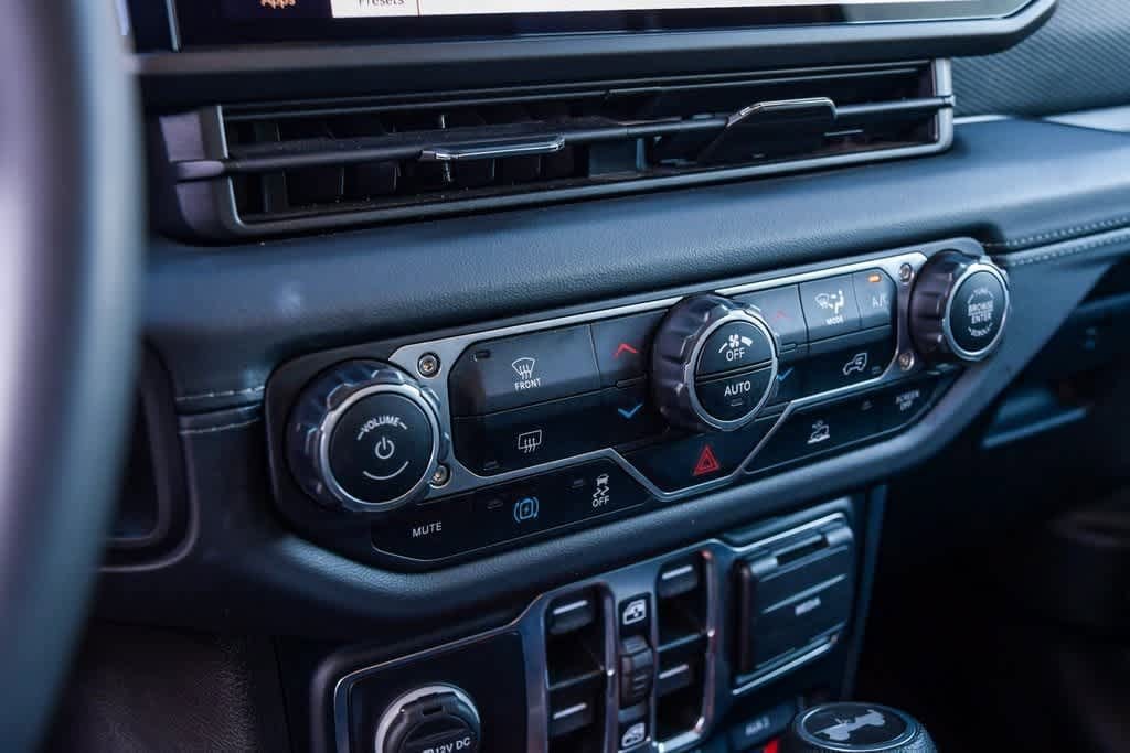 Thumbnail: 2024 Jeep Wrangler - 27