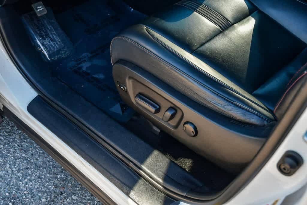 Thumbnail: 2019 Toyota Highlander - 21