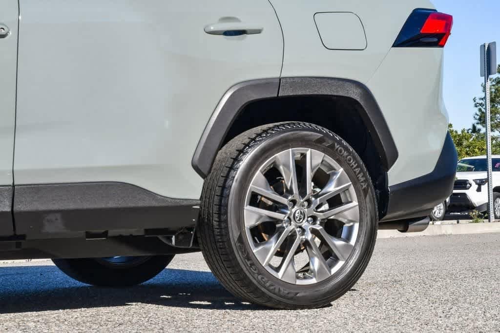 Thumbnail: 2019 Toyota RAV4 - 11