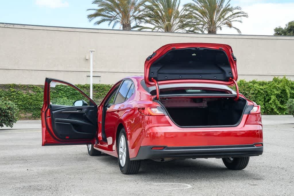 2025 Toyota Camry LE - Photo 27