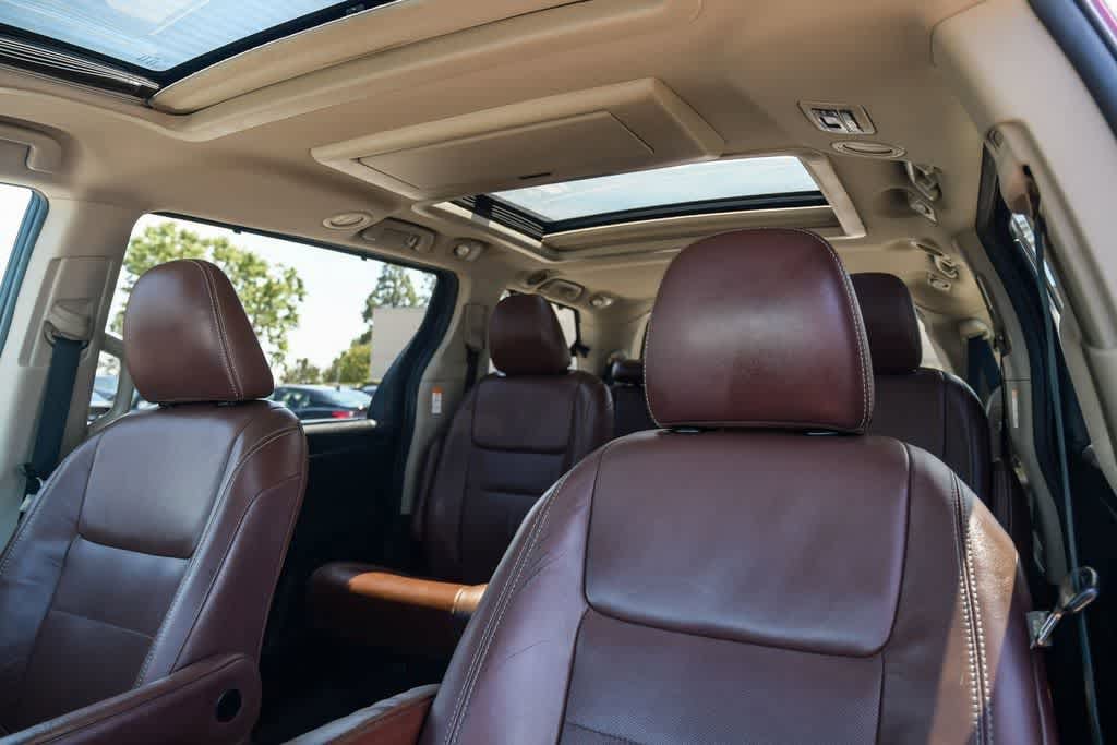 Thumbnail: 2015 Toyota Sienna - 17