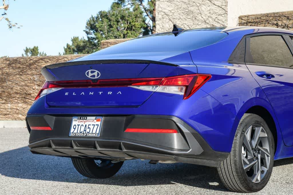 2025 Hyundai Elantra SEL Sport photo 5