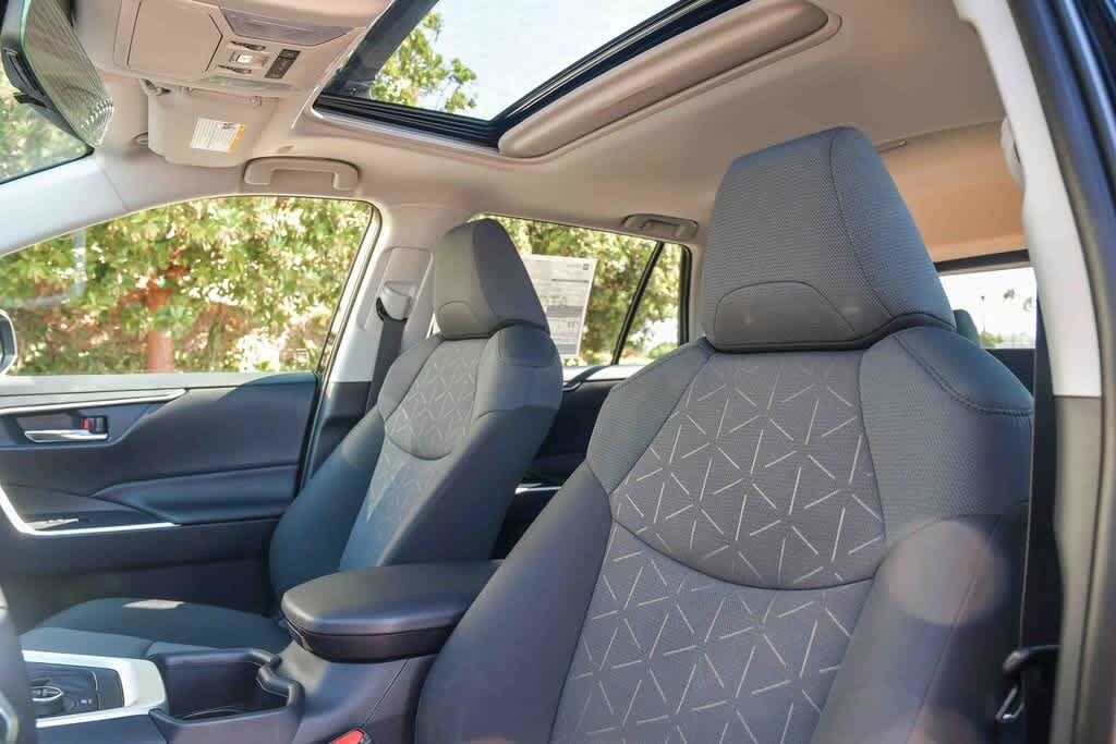 Thumbnail: 2025 Toyota RAV4 - 17