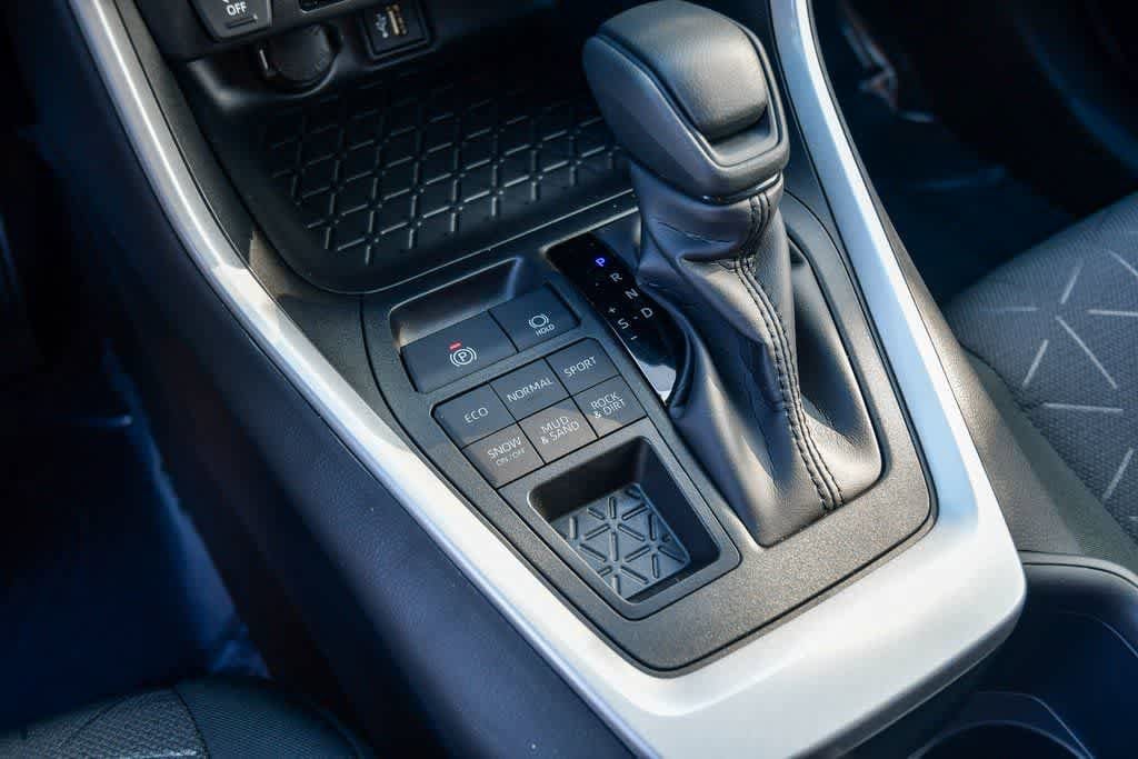 Thumbnail: 2025 Toyota RAV4 - 21