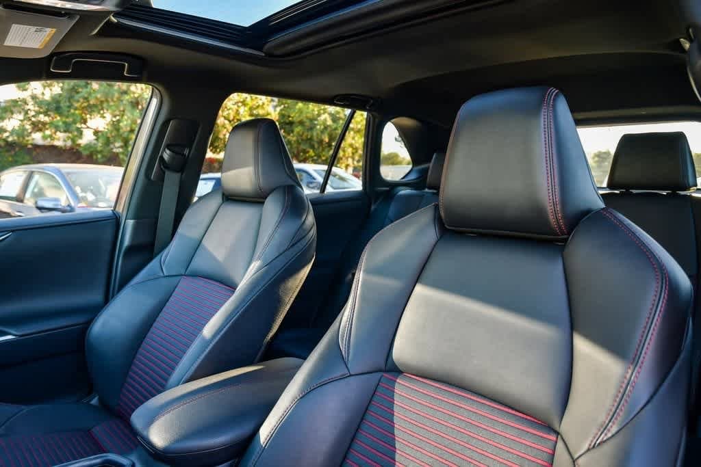 Thumbnail: 2022 Toyota RAV4 - 17