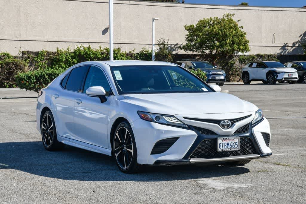 2018 Toyota Camry XSE photo 2