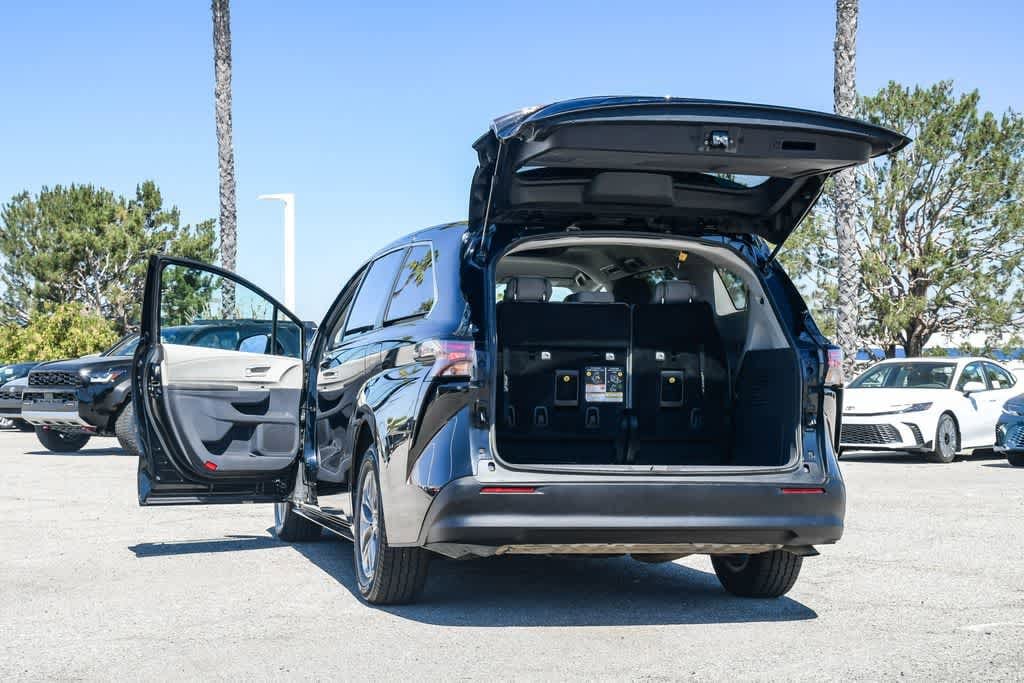 Thumbnail: 2024 Toyota Sienna - 27