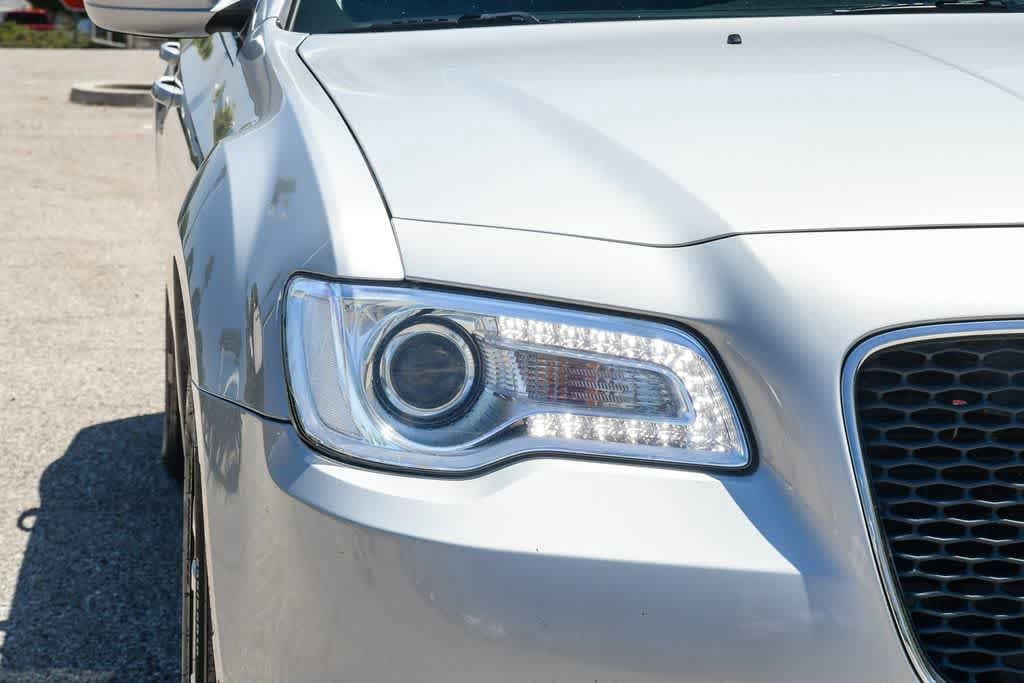 Thumbnail: 2019 Chrysler 300 - 3