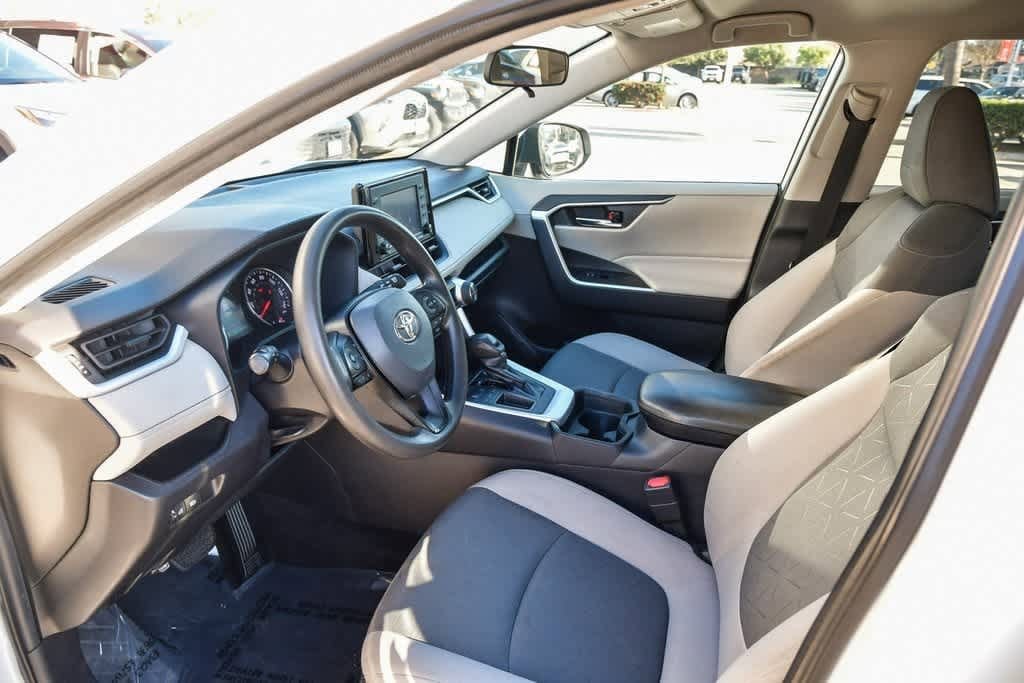 Thumbnail: 2021 Toyota RAV4 - 16