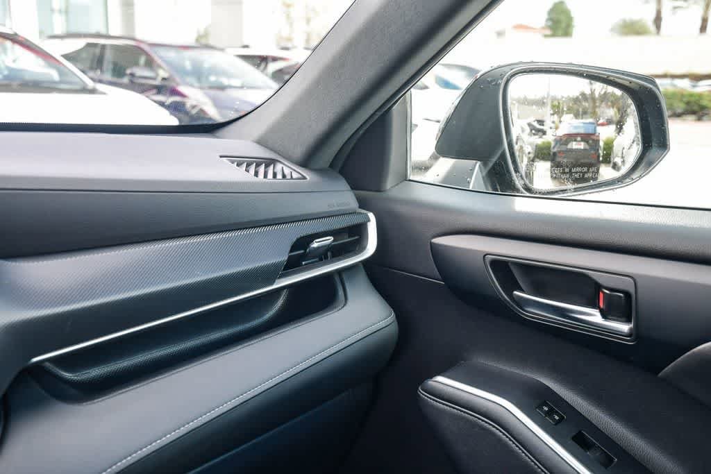 Thumbnail: 2024 Toyota Highlander - 24