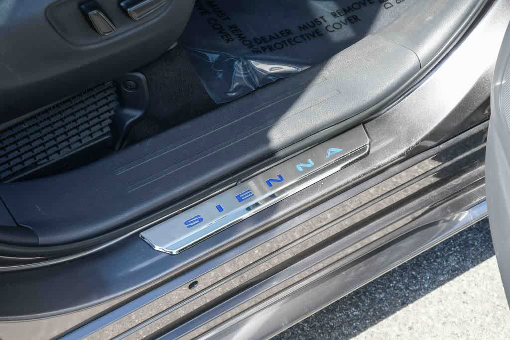 Thumbnail: 2022 Toyota Sienna - 16