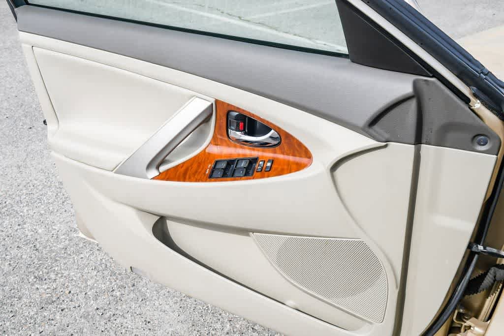 Thumbnail: 2010 Toyota Camry - 25