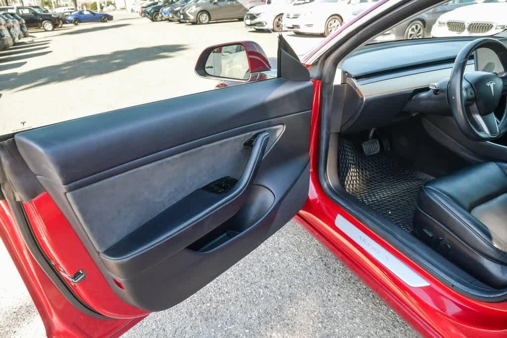 Thumbnail: 2019 Tesla Model 3 - 20