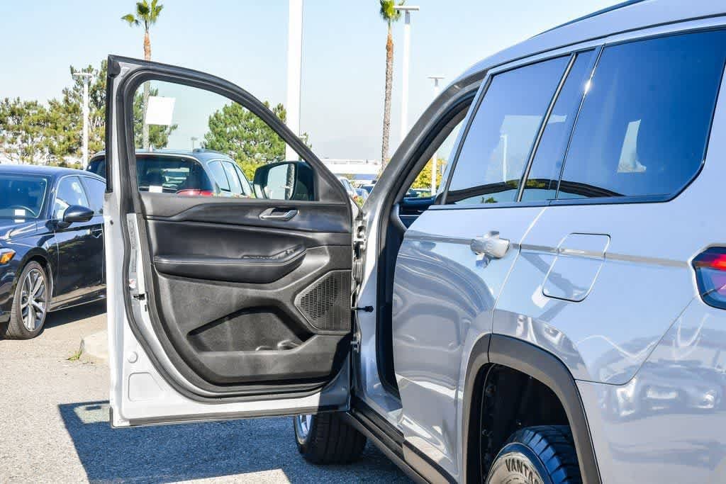 Thumbnail: 2023 Jeep Grand Cherokee L - 20