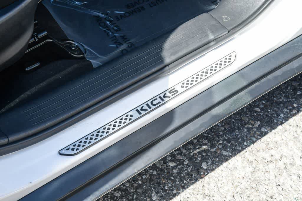 Thumbnail: 2018 Nissan Kicks - 16