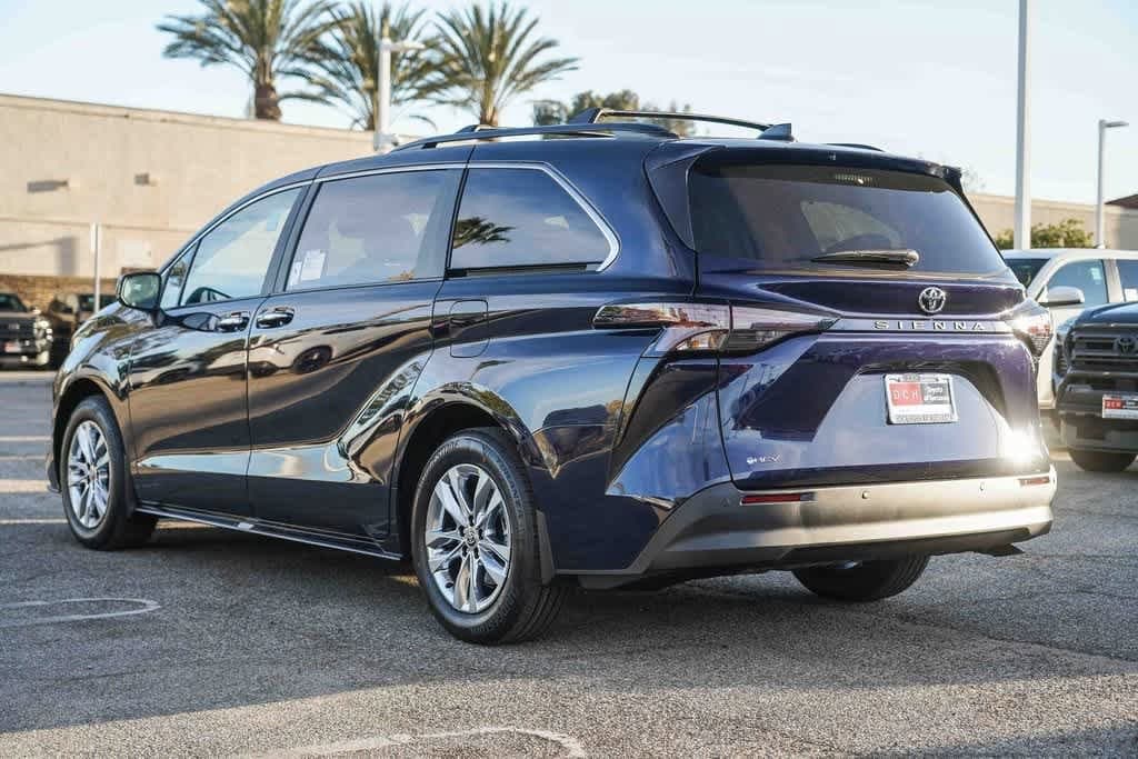 Thumbnail: 2026 Toyota Sienna - 8
