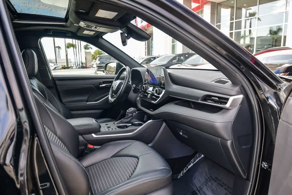 Thumbnail: 2024 Toyota Highlander - 15