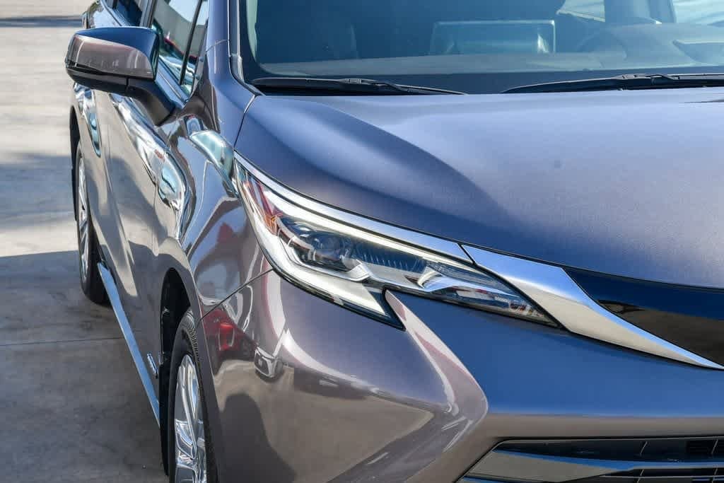 Used 2021 Toyota Sienna Platinum Mini-van, Passenger