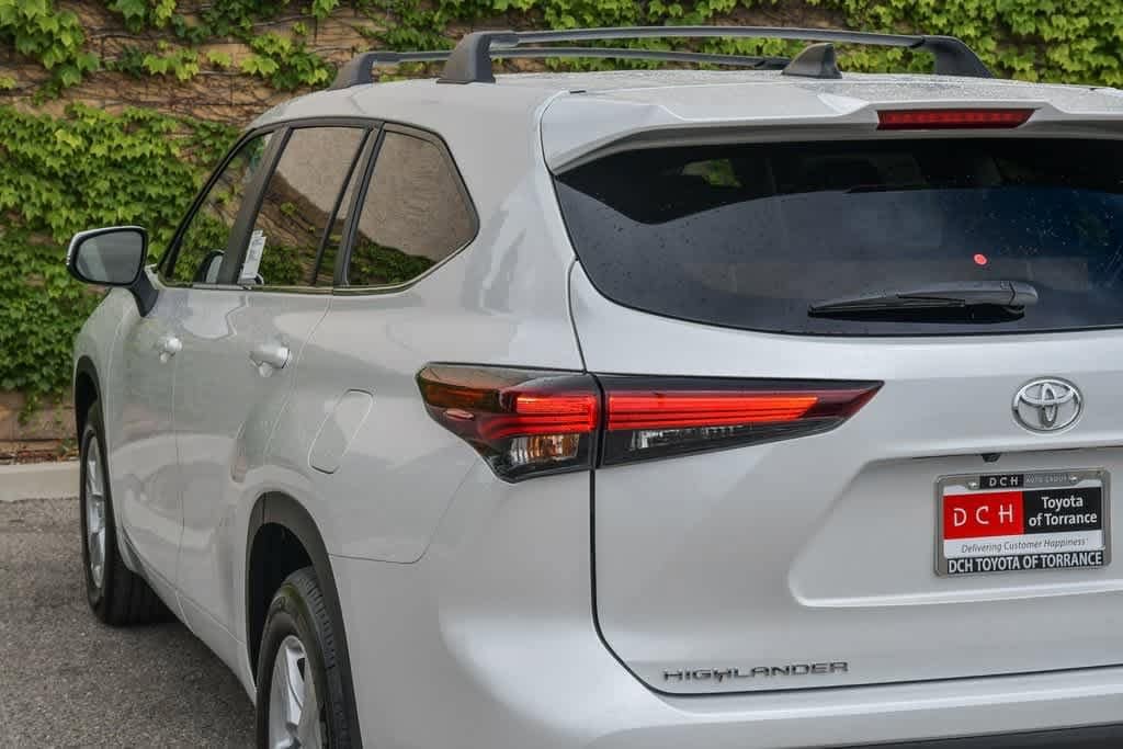 2025 Toyota Highlander LE 9