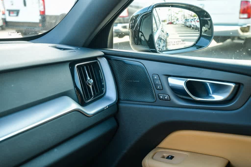 Thumbnail: 2019 Volvo XC60 - 24