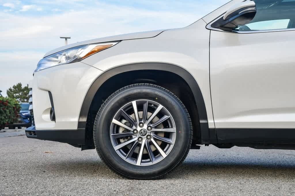 Thumbnail: 2019 Toyota Highlander - 10