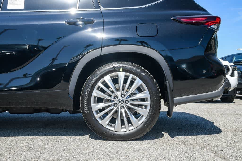 Thumbnail: 2026 Toyota Highlander - 11