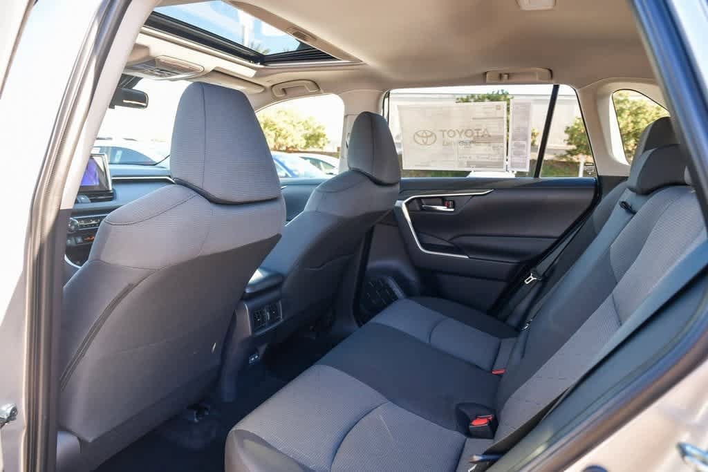 Thumbnail: 2025 Toyota RAV4 - 18