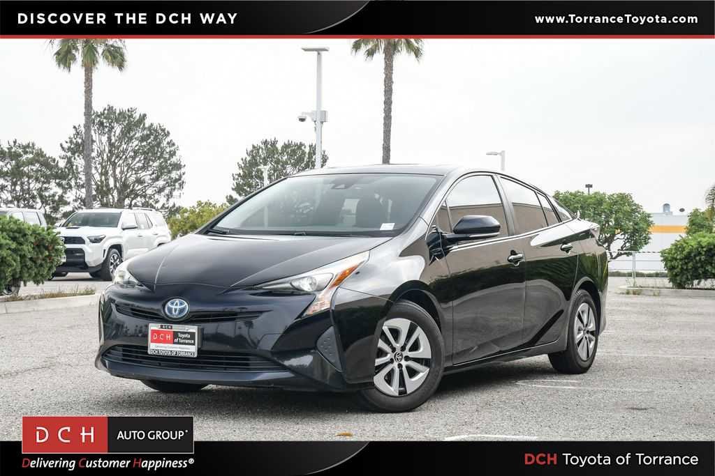 2017 Toyota Prius Three's photo