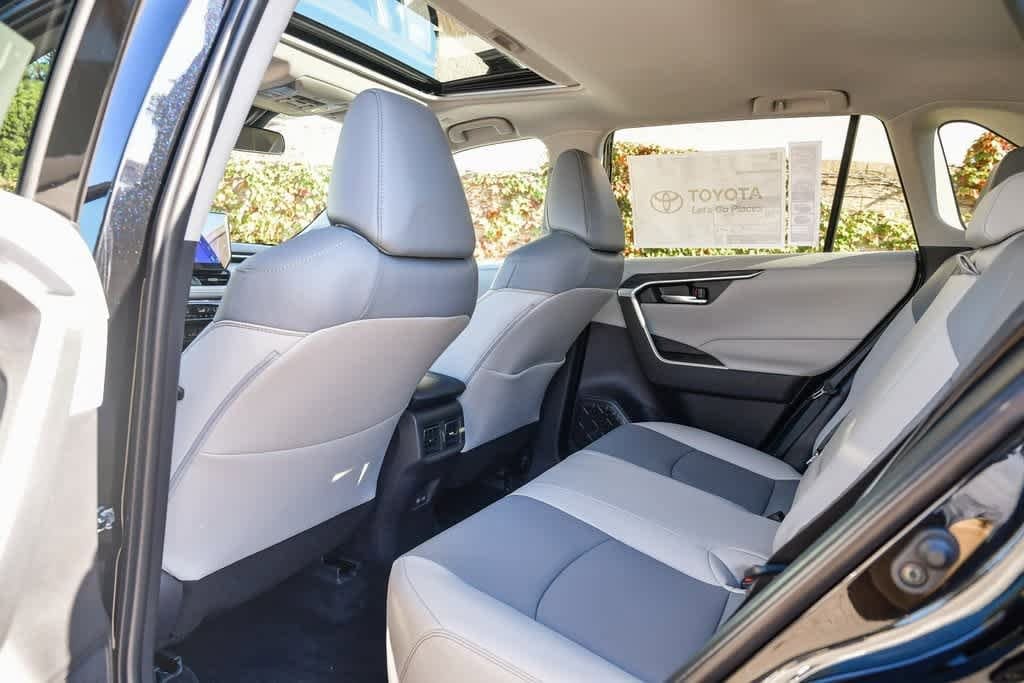 Thumbnail: 2025 Toyota RAV4 - 18