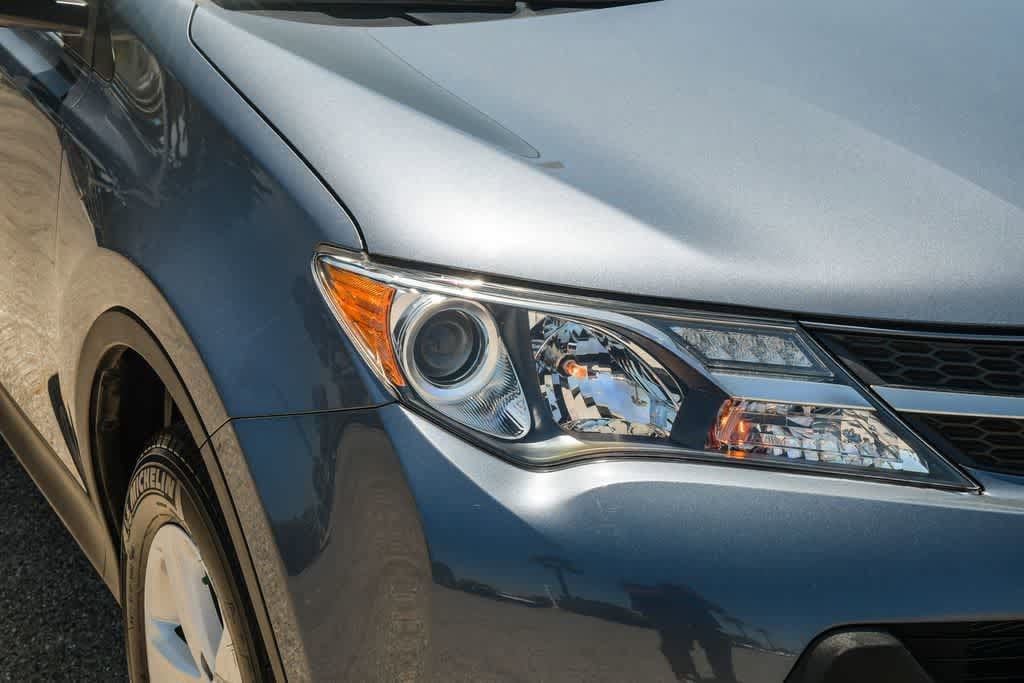 Thumbnail: 2013 Toyota RAV4 - 4