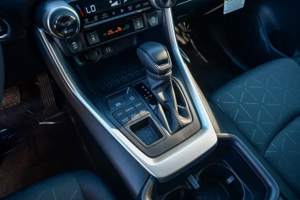 Thumbnail: 2025 Toyota RAV4 - 21