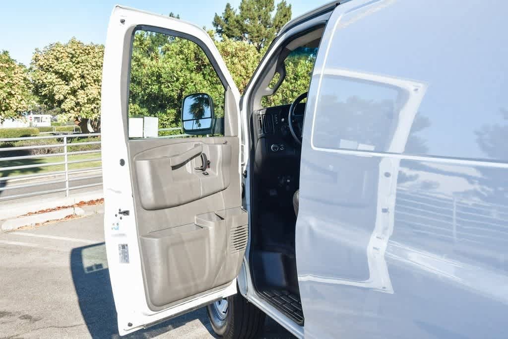 Thumbnail: 2022 Chevrolet Express - 22