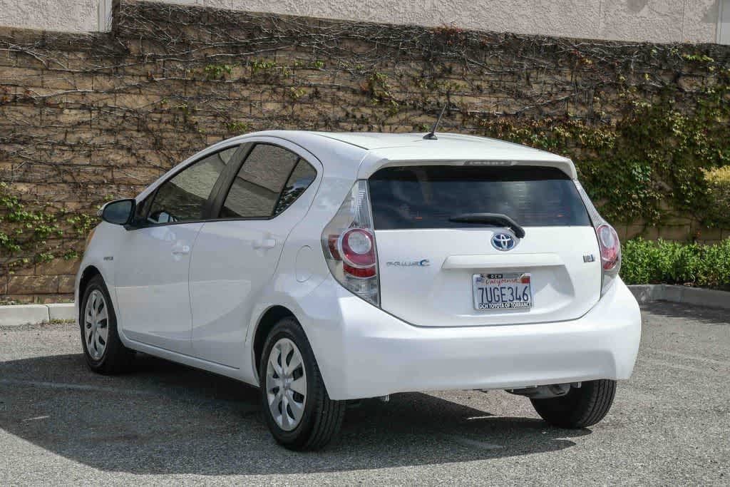 Thumbnail: 2013 Toyota Prius c - 9